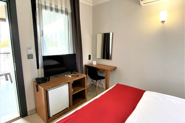 Room 13 of 76