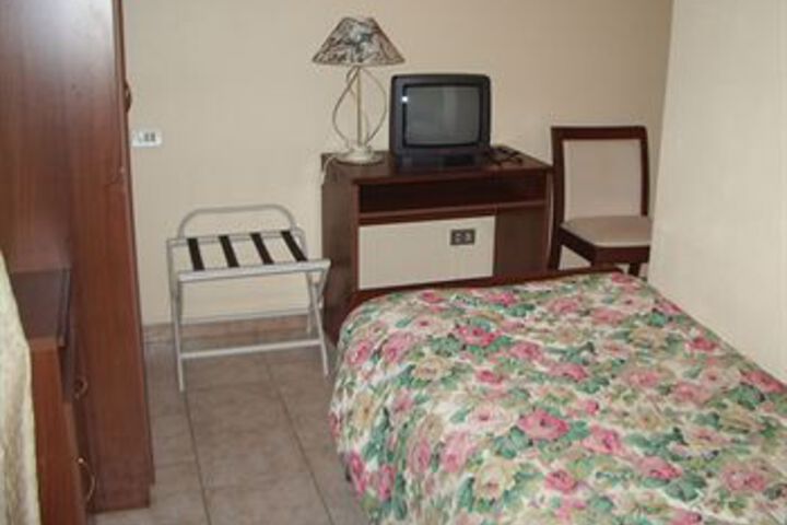 Room 5 of 23