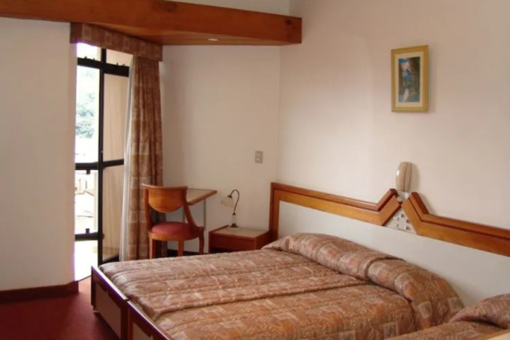 Room 4 of 15