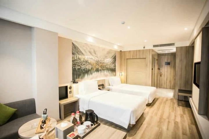 Room 13 of 79