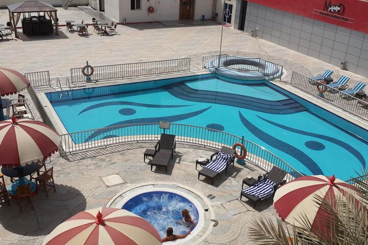 Pool 33 of 77