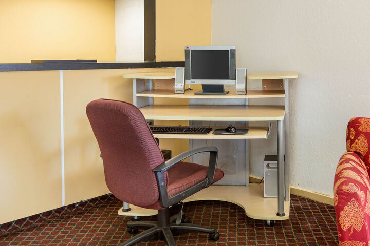 Business Center 15 of 25