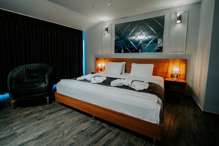 Room 8 of 35