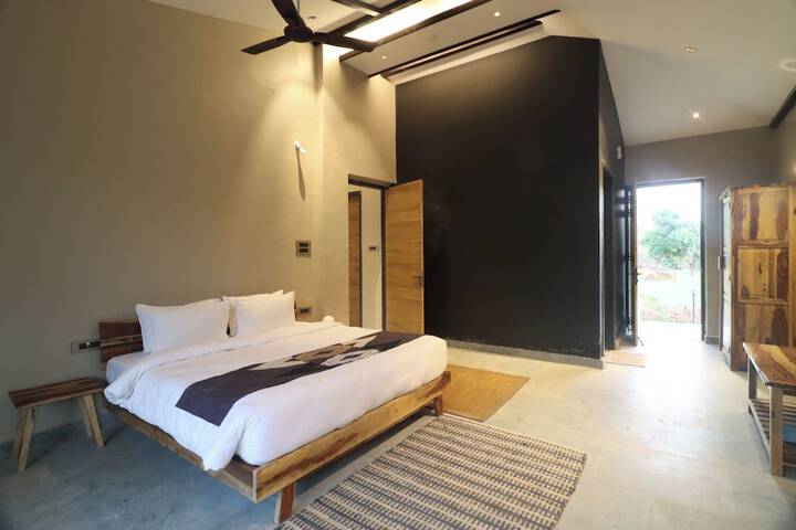 Room 26 of 76