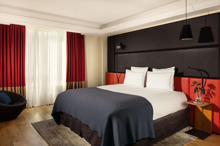 Room 13 of 86