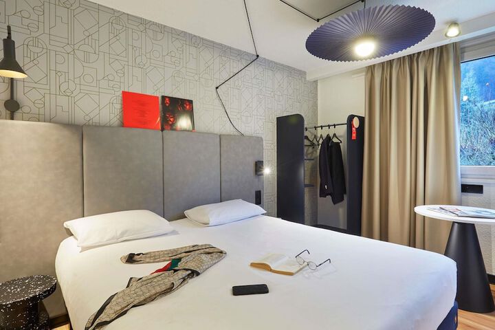 Room 5 of 49