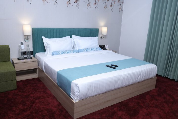 Room 9 of 19