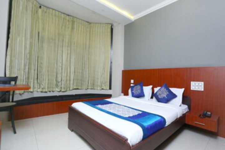 Room 13 of 28