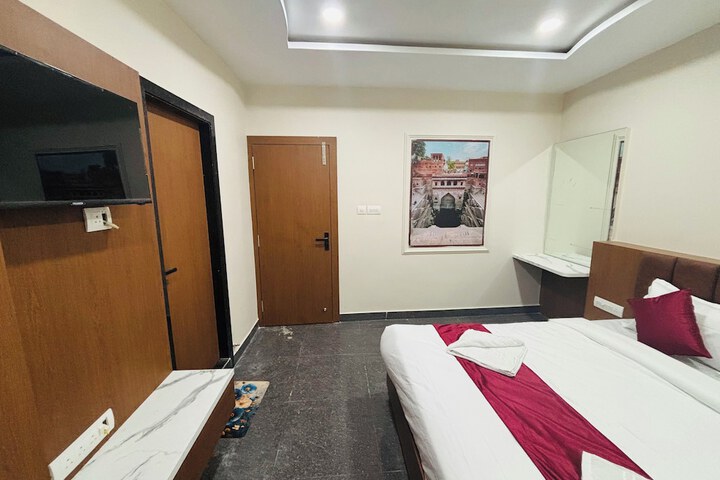 Room 18 of 26