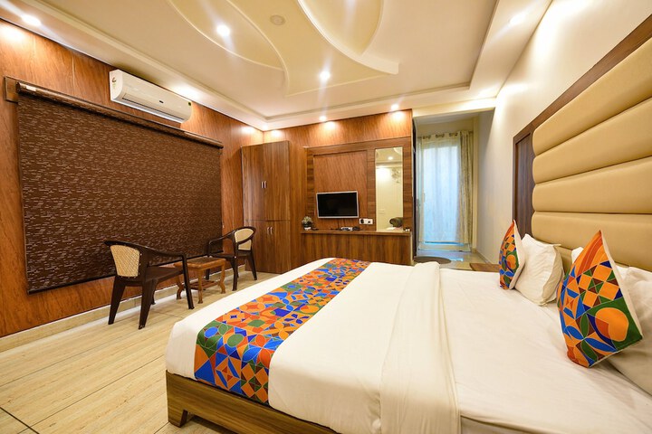 Room 13 of 24