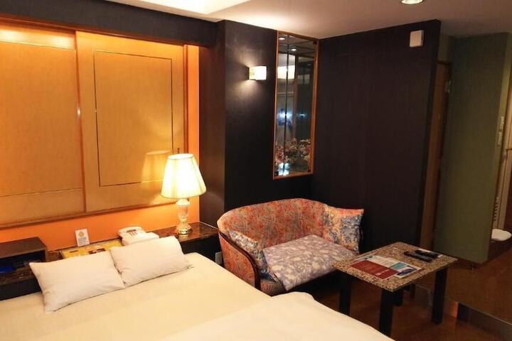 Room 21 of 43