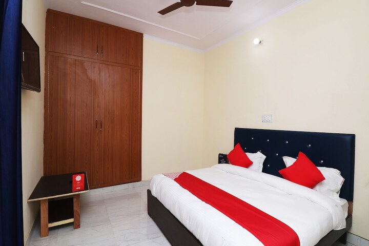 Room 13 of 21