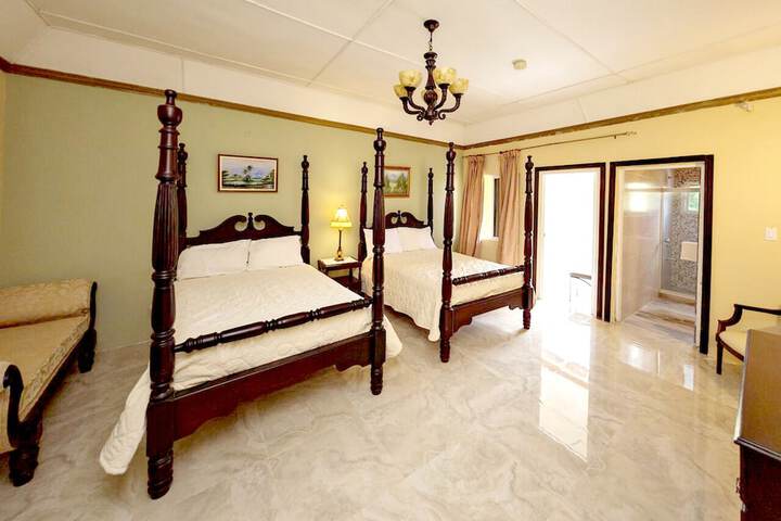 Room 13 of 40