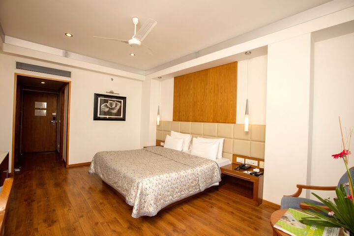 Room 2 of 69