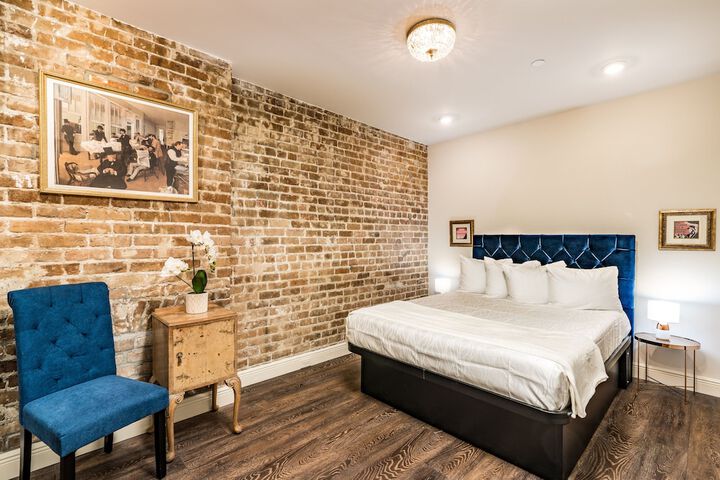 Room 19 of 182