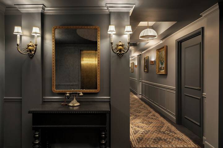 Ballroom/Hall 108 of 121