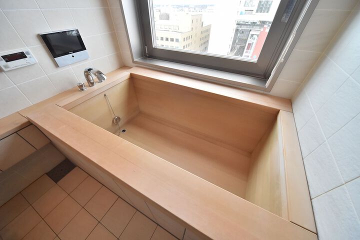 Room 15 of 48