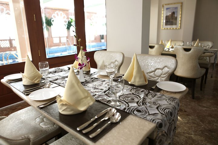 Dining 52 of 75