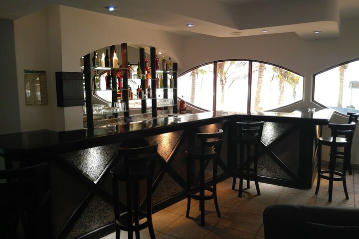 Lounge 21 of 43