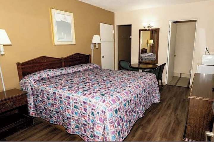 Room 3 of 10