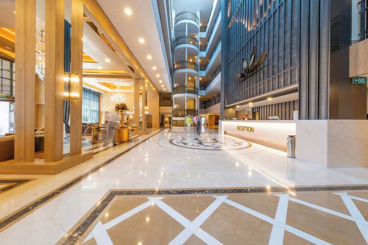 Entrance & Lobby