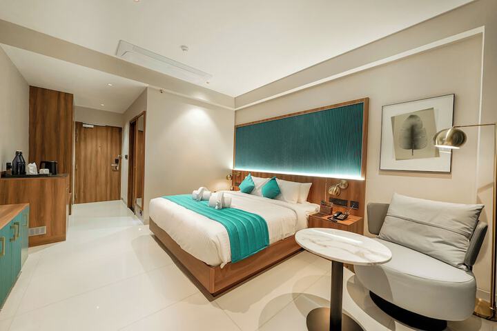 Room 15 of 33
