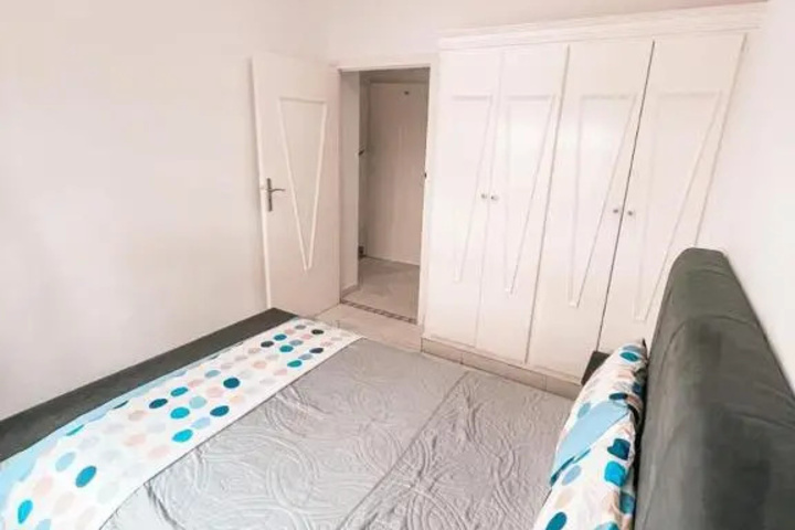 Room 4 of 9