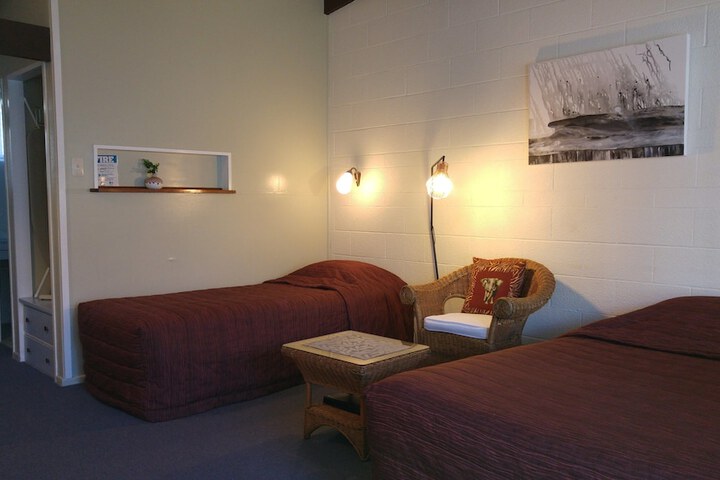 Room 27 of 86