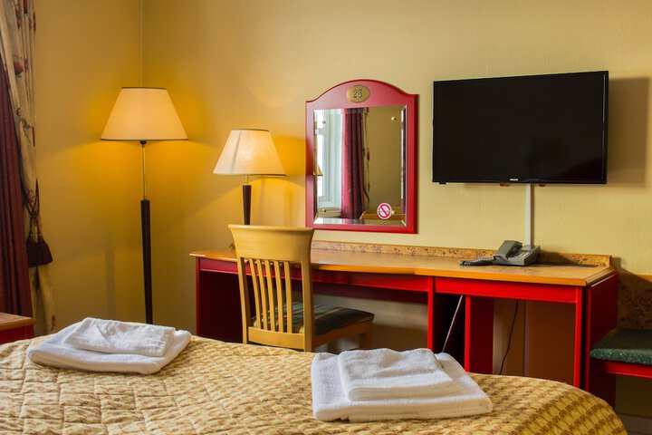 Room 5 of 75