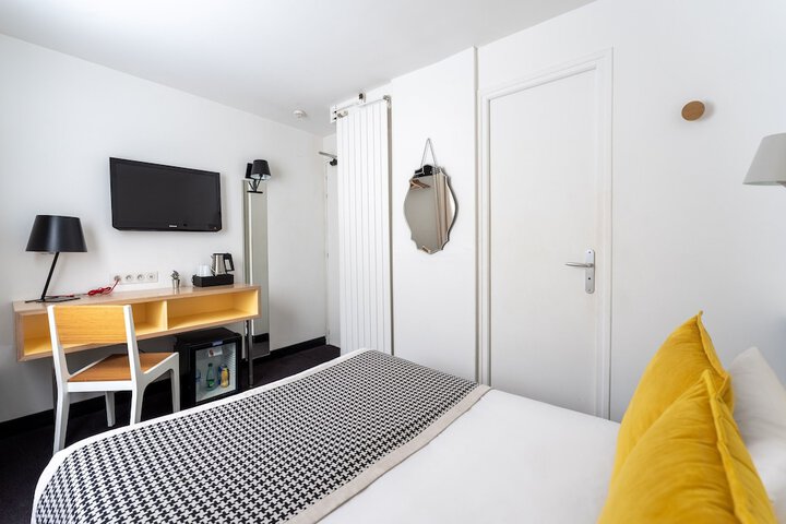 Room 27 of 60