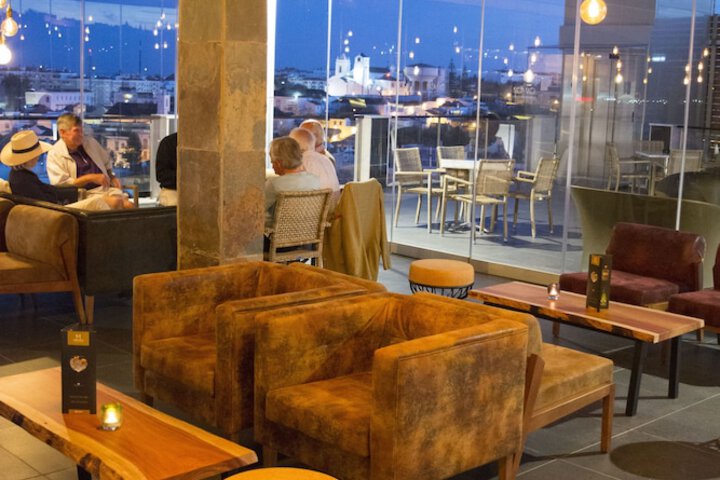 Lounge 52 of 73