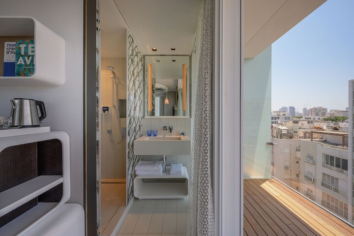 Room 43 of 58