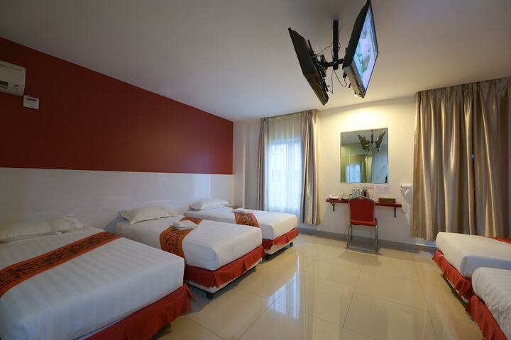 Room 8 of 32