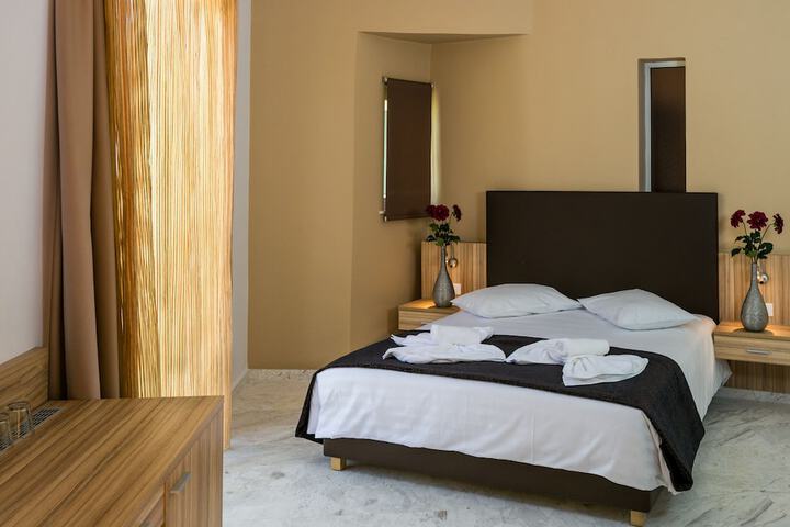 Room 8 of 34