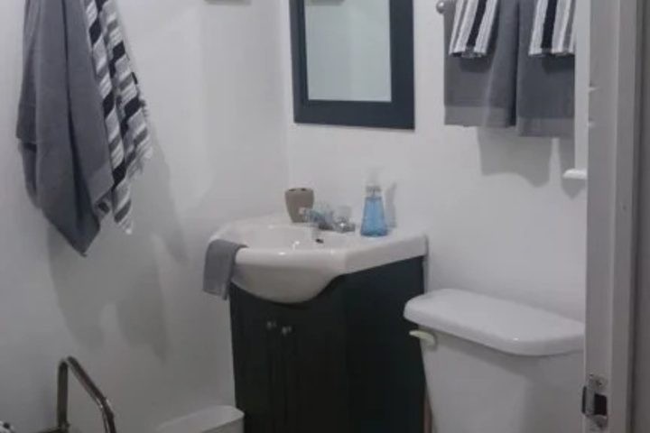 Room 6 of 8