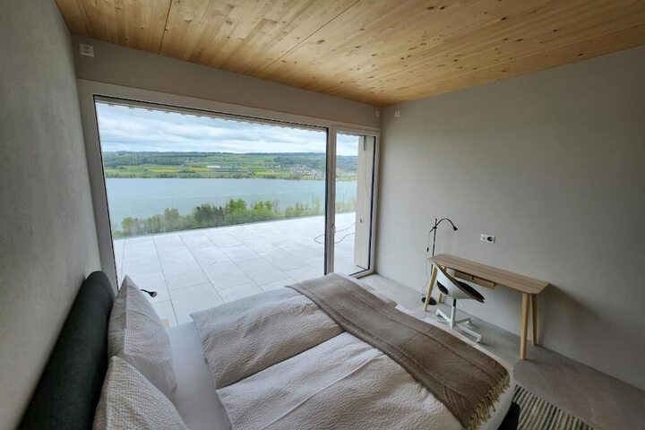Room 4 of 6