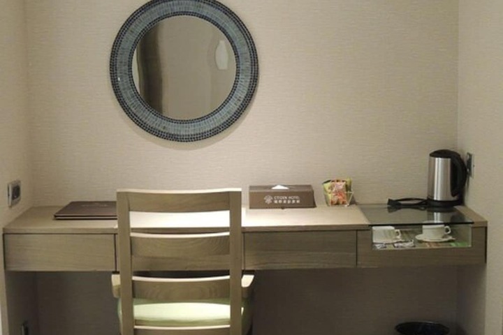Room 8 of 19
