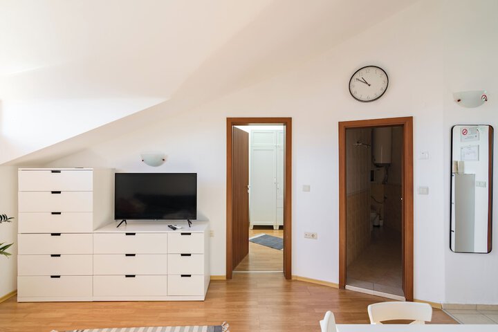 Room 5 of 44