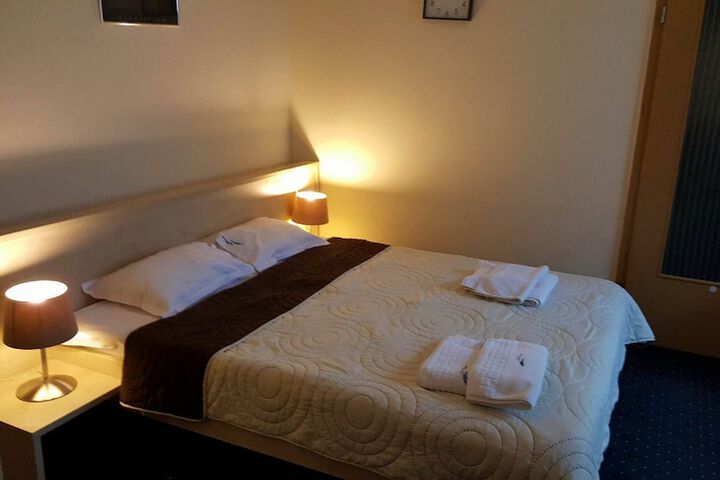 Room 16 of 60