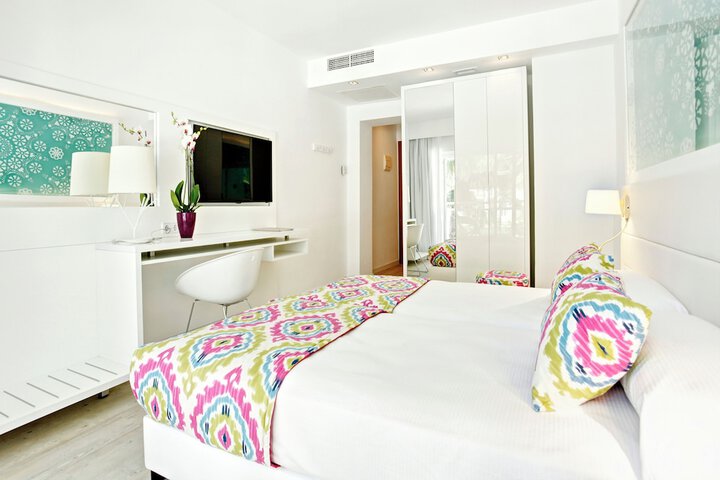 Room 16 of 48