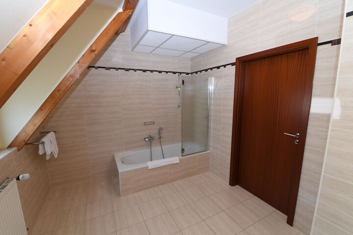 Room 44 of 91