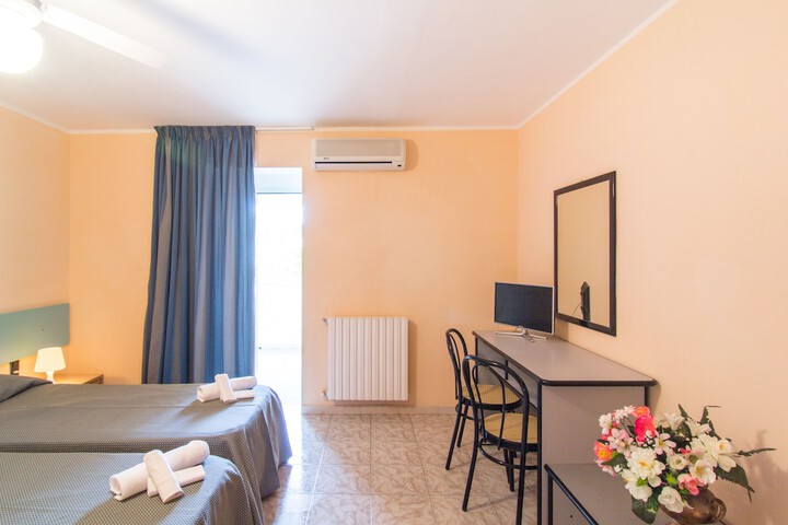 Room 10 of 54
