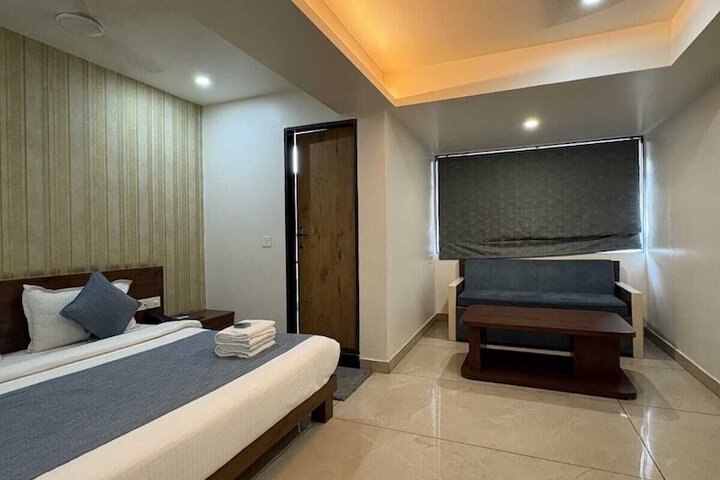 Room 2 of 9
