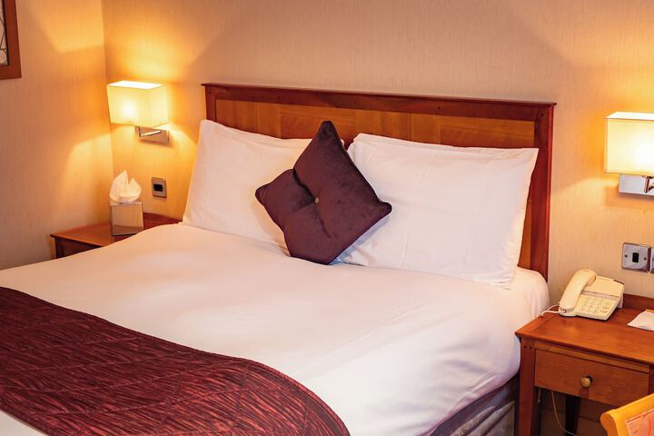 Room 35 of 190