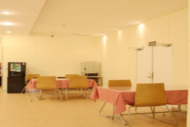 Dining 8 of 8
