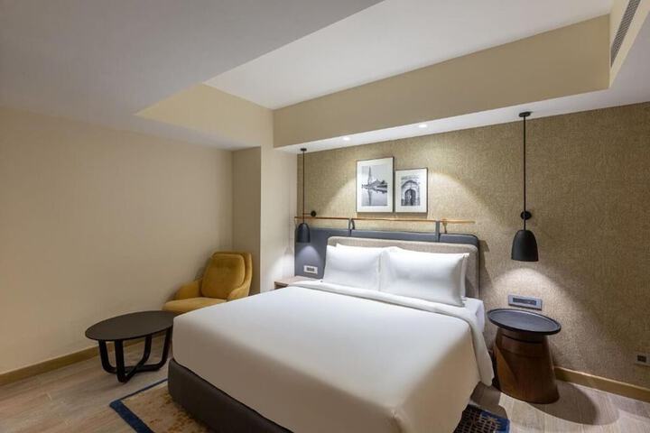 Room 5 of 41
