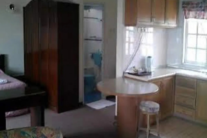 Room 5 of 11