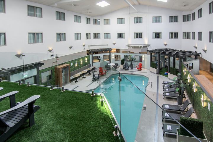 Pool Hotel