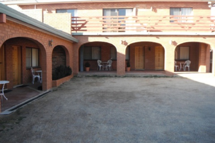 Hotel Exterior 12 of 144