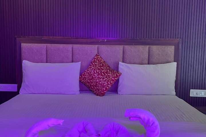 Room 4 of 16